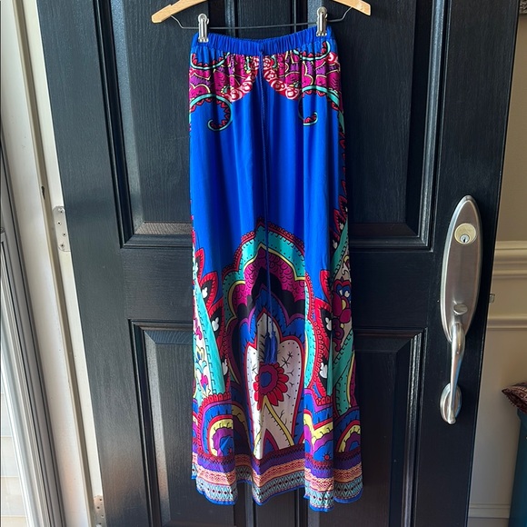 Eye Catching Vibrant, Patterned Maxi Skirt - Picture 2 of 9